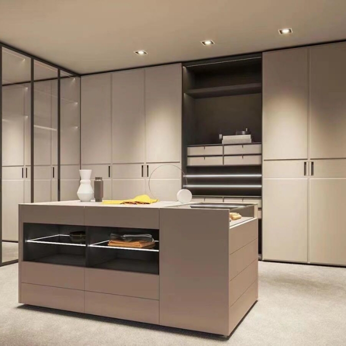 Walk-In Closet Island: Elevating the Design of Your Dressing Room