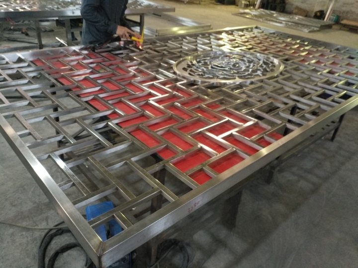 Metal wall screens manufacturing process