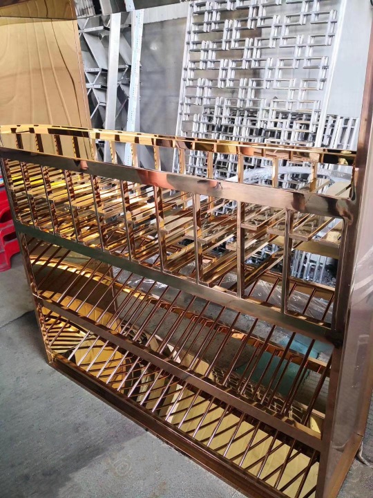 Metal wine rack/ wine cabinet