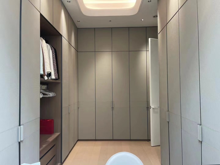 Leather door - residential interior deisgn