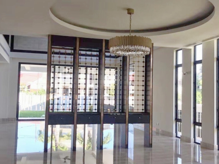 Stainless steel room dividers