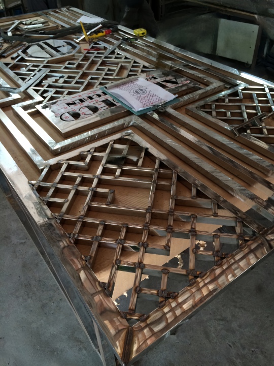 Manufacturing process of stainless steel screen