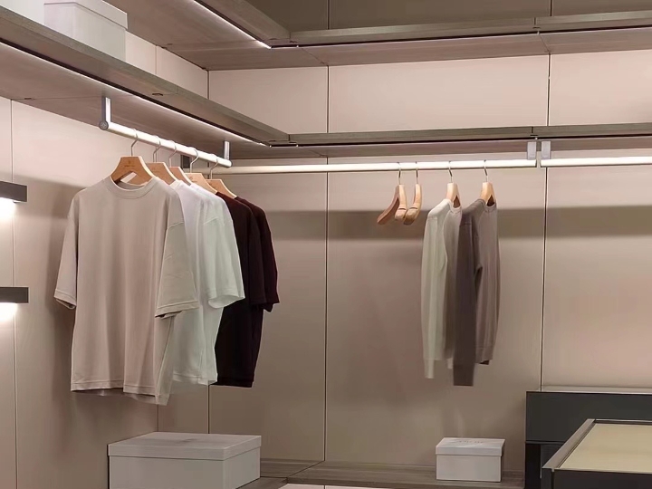 Leather-wrapped Aluminum Clothes Hanging Rod Project