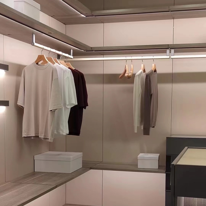 Leather-covered Aluminum Clothes Hanging Rod