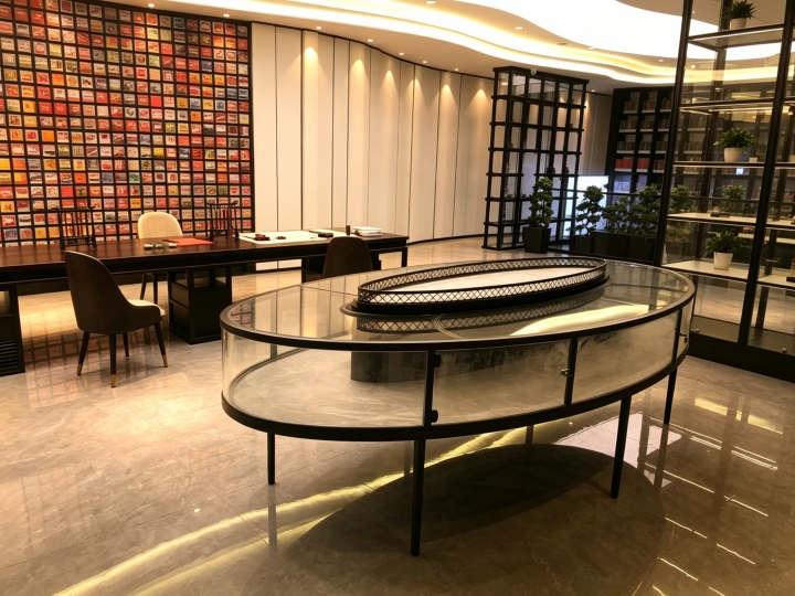 Showroom Display Metal Table