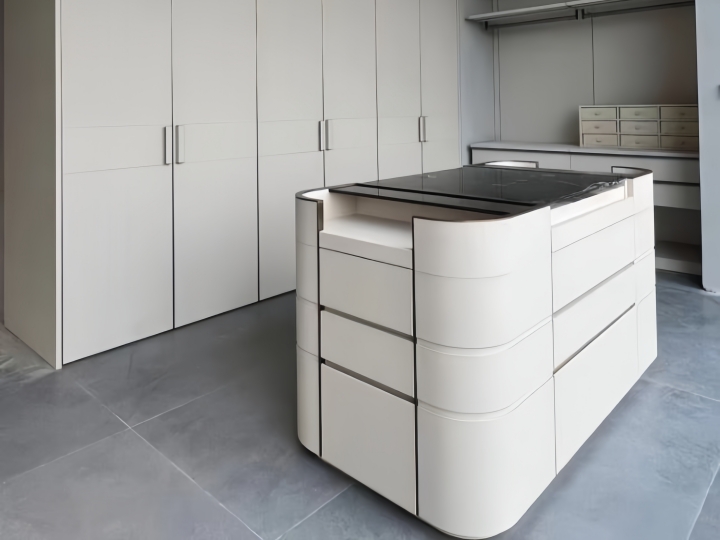 High-end Wardrobe Leather Island