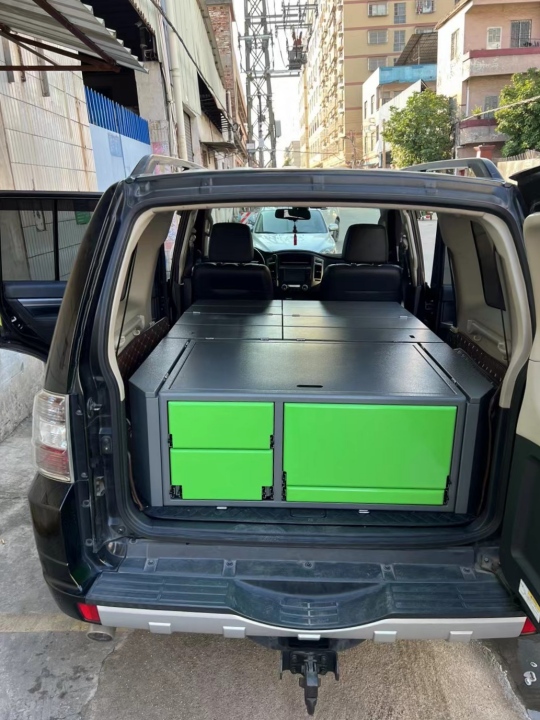 Mitsubishi Pajero V93 with Bespoke Camping Box
