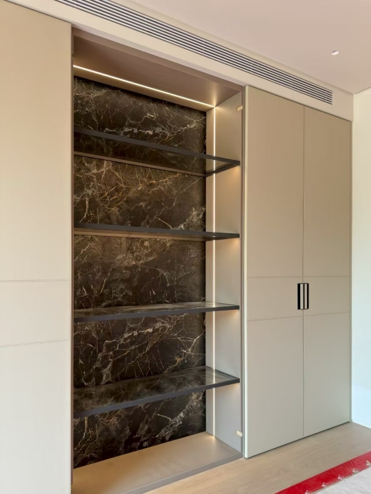 Application of Leather Wardrobe Doors in Closet Design
